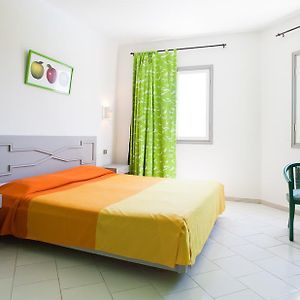 Zimmer mit Kingsize-Bett